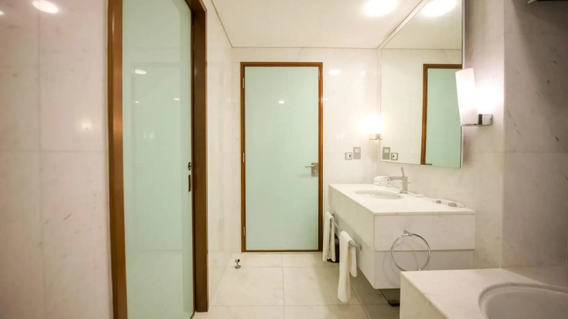 Fahh Stunning 1 Bhk At Address Dubai Mall Apartment